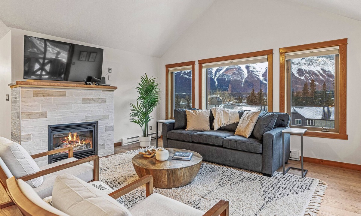Canmore Apartment | Rooftop Hot tub| Spacious| Pet Friendly| Incredible Views| Gym