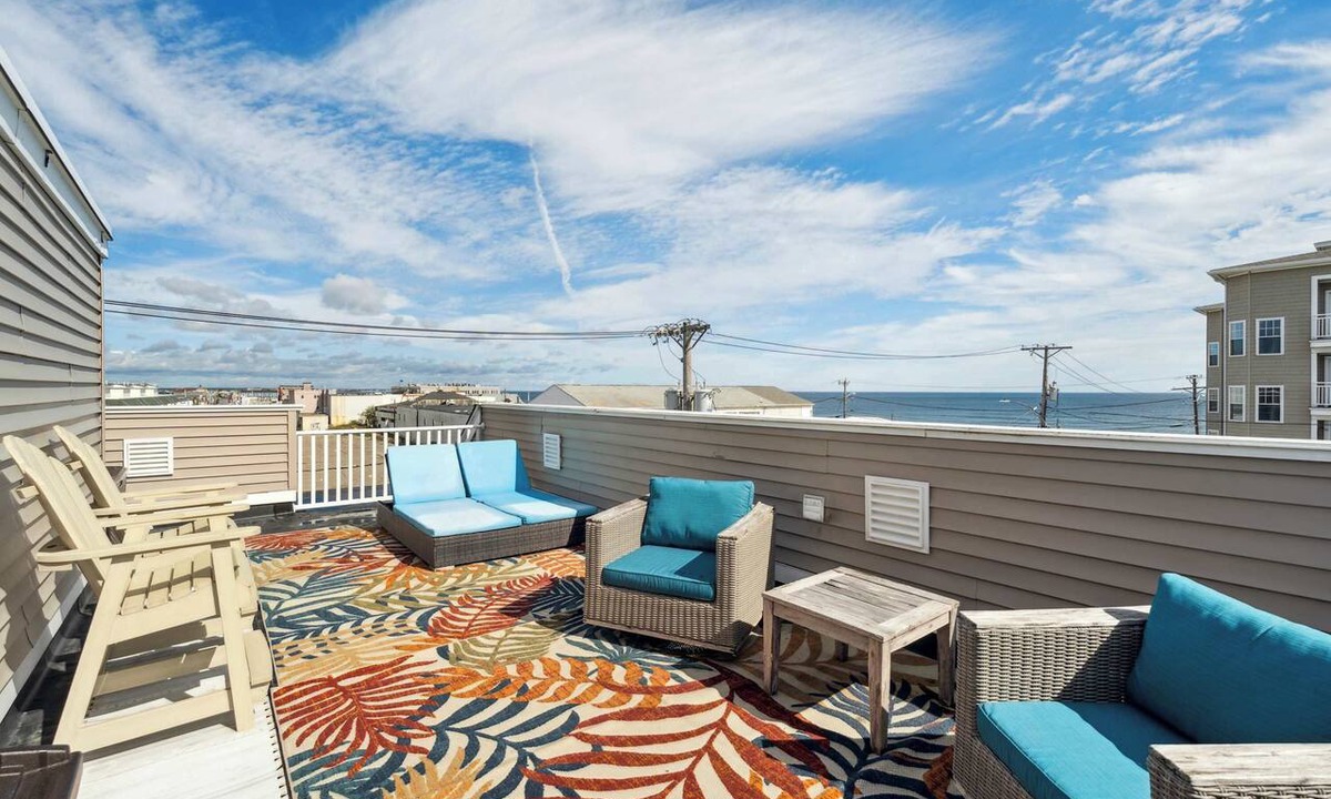 Salisbury Beach Condo | Rooftop Tide | Ocean Views | Gas Fireplace