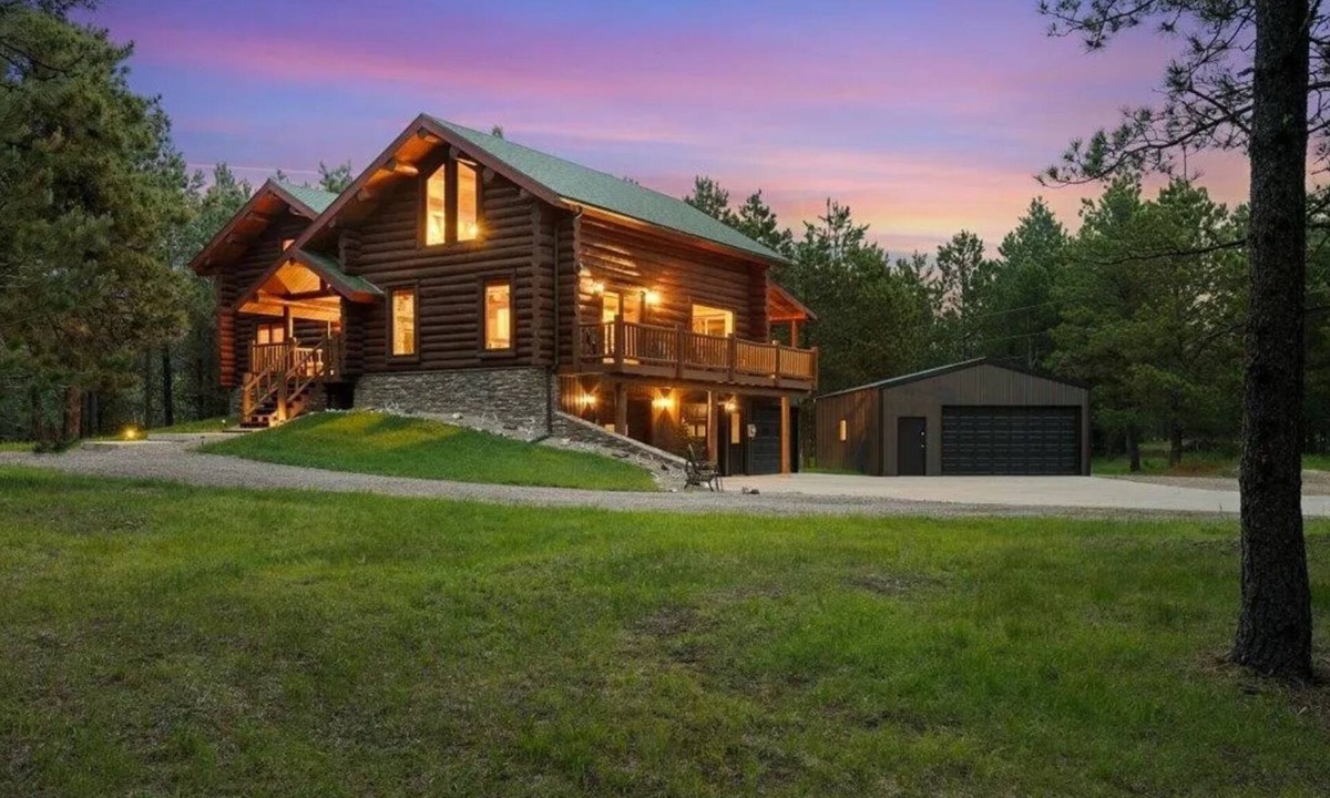 Roubaix House | Room for family and friends! Spacious 4-bedroom house in Deadwood w/AC