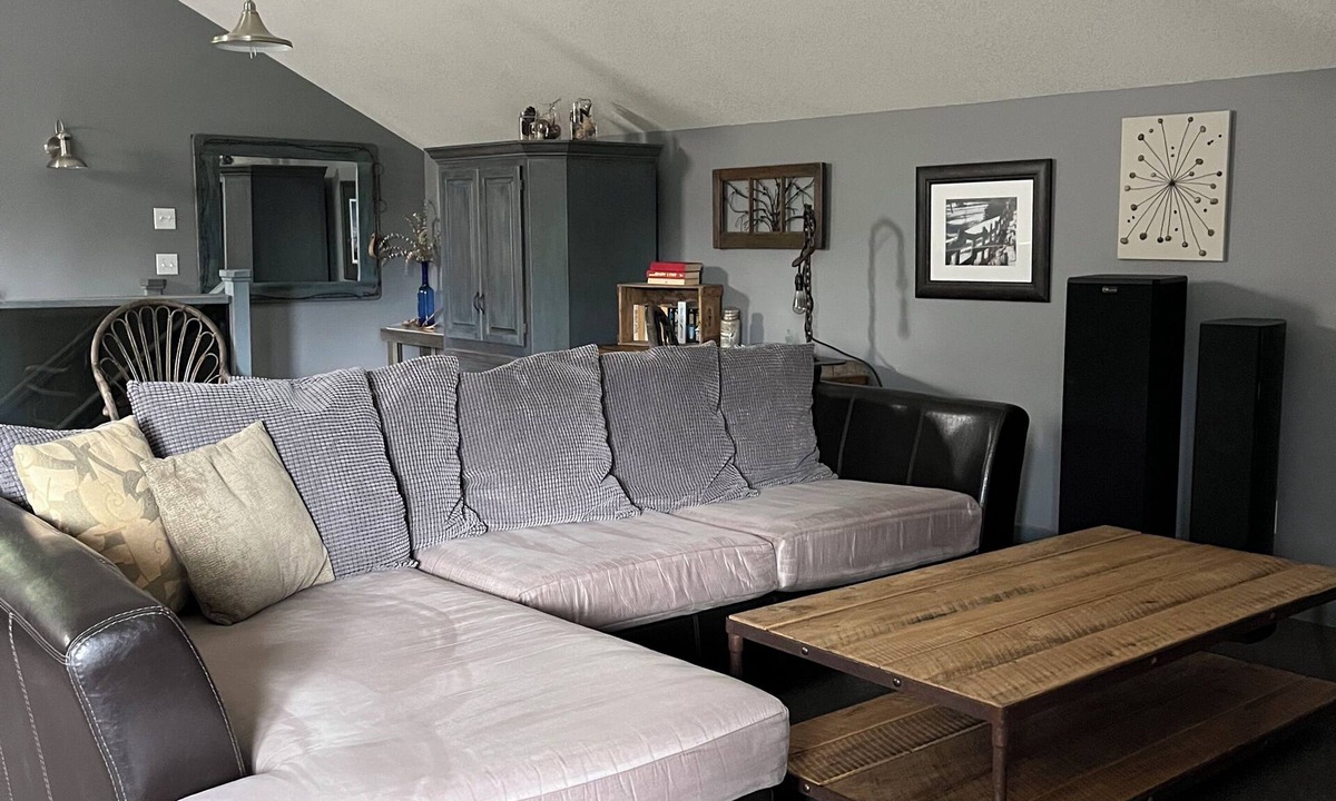 Cremona Apartment | Rustic escape with private hot tub.
