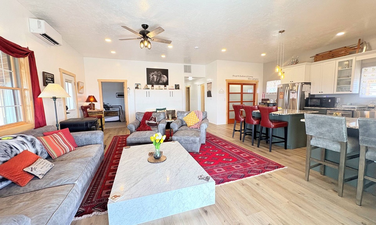 Daniel House | Rustic Luxury Cottage in Pinedale close 2 Jackson