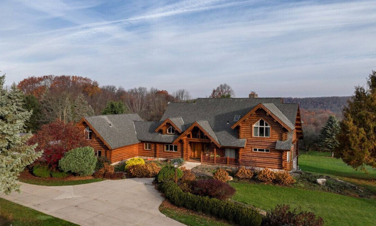 Salem House | Rustic Timber Lodge w/Hot Tub-Sleeps 16