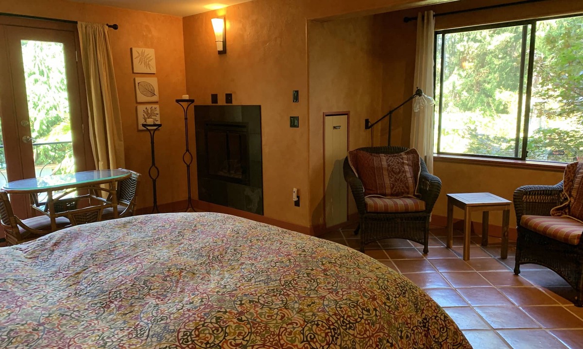 Salt Spring Island Bed & Breakfast | Salt Spring Carriage House B&B