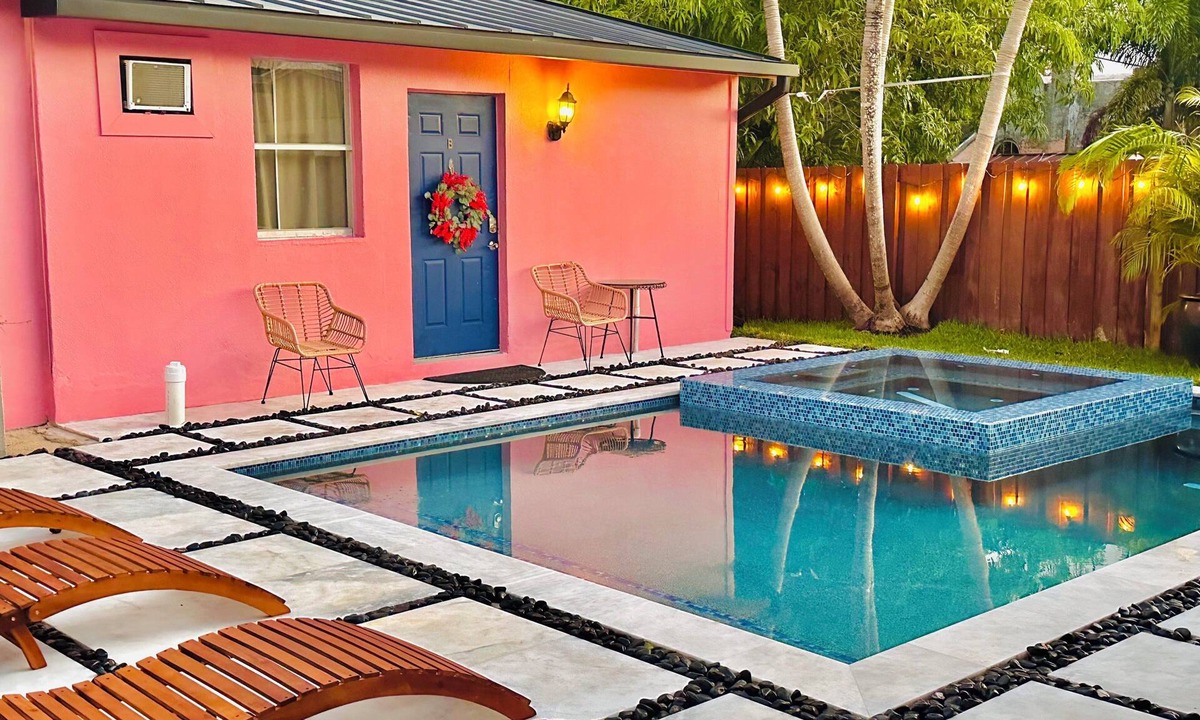 Southwest Apartment | Salthaus Suite B - Step out to Pool