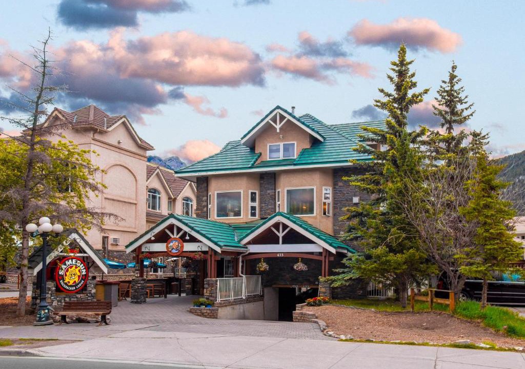 Banff Hostel | Samesun Banff Hostel