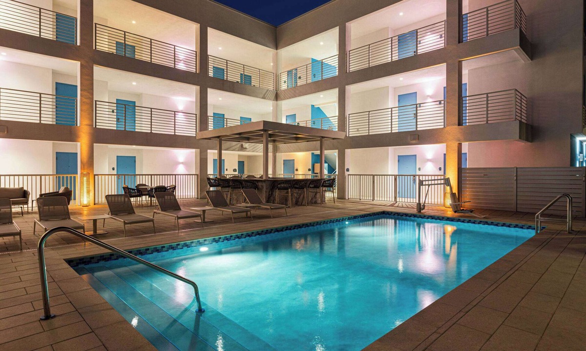 East Fort Lauderdale Hotel | Sea Glass Beach Place, Trademark Collection by Wyndham
