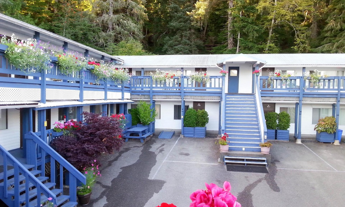 Queen Charlotte Hotel | Sea Raven Motel