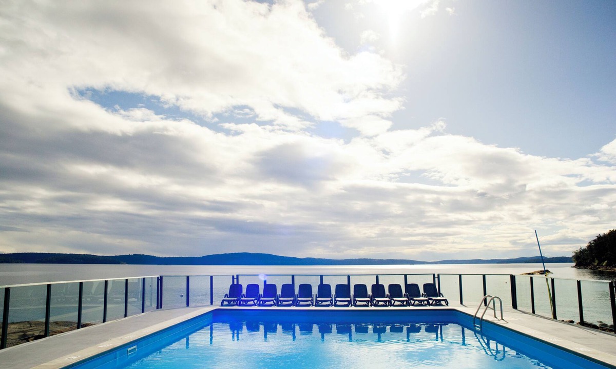 Yellow Point House | Seaside Haven at Inn of the Sea