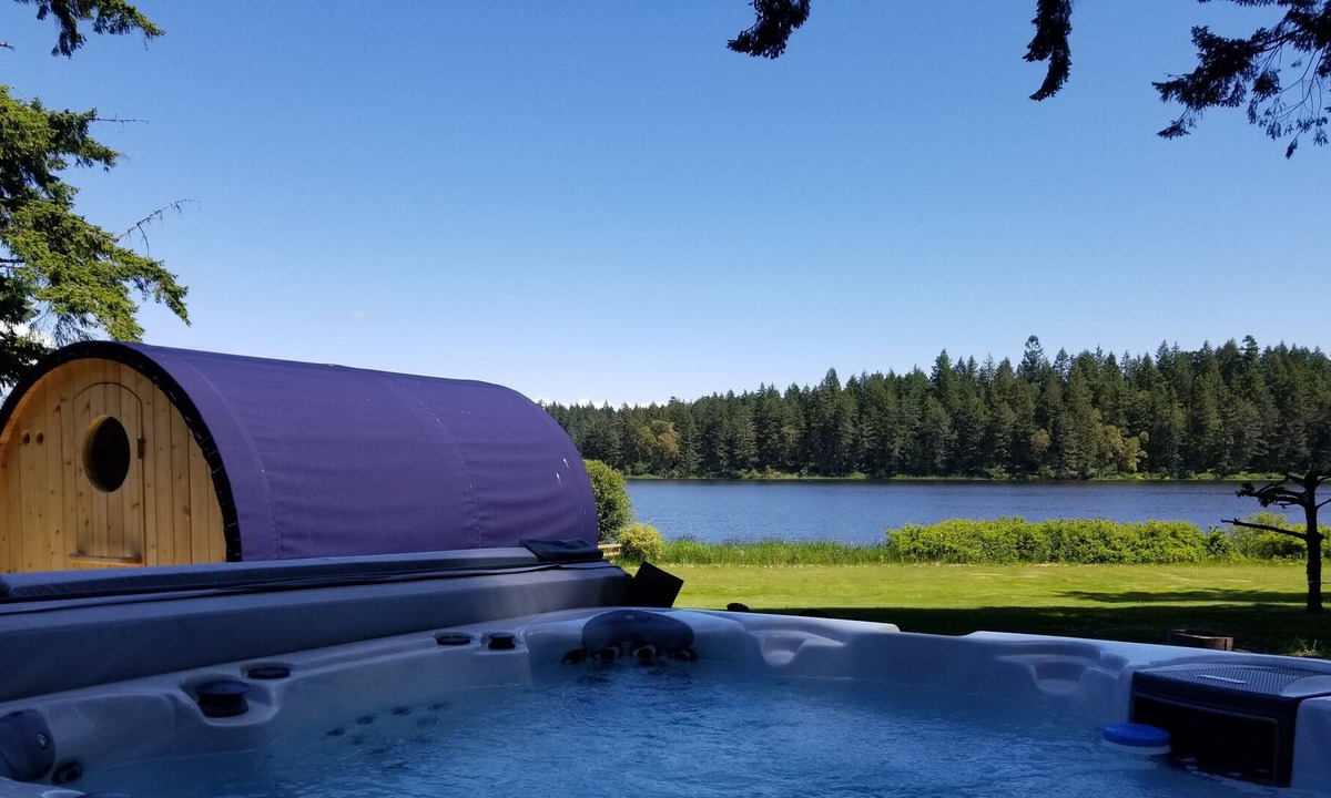 Yellow Point House | Seb's Lakehouse (10 Ft Barrel Sauna -Hot Tub -King Bed)