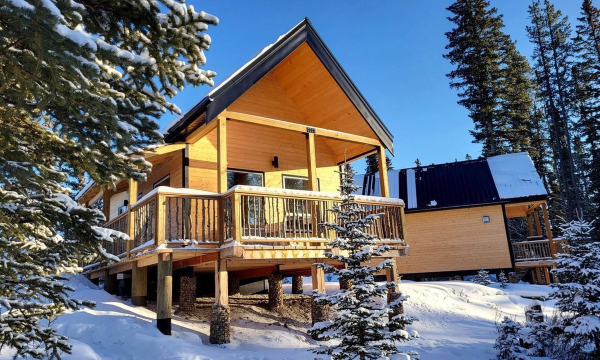 Nordegg Cabin | Secluded Cabin Rental for Romantic Weekends Away in Nordegg, Alberta