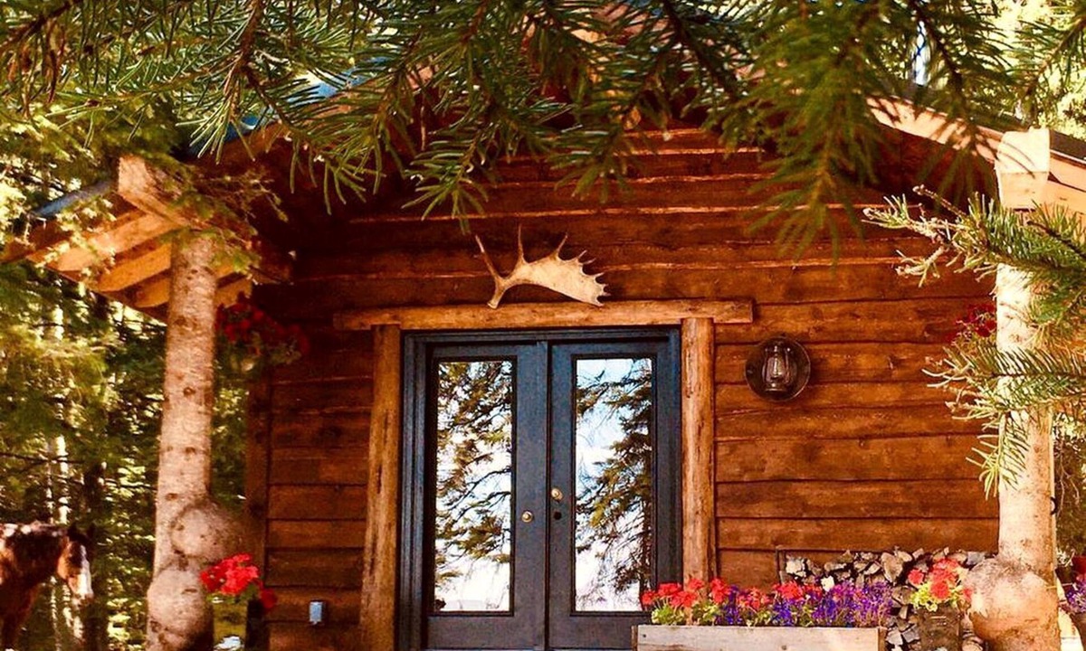 Alberta Cabin | Secluded Rustic Cabin for a Romantic Retreat near Sundre, Alberta