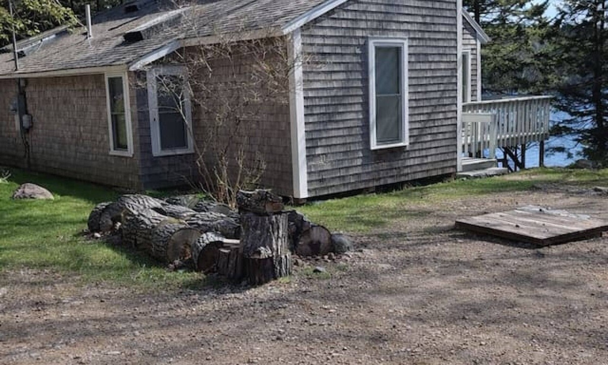 Mount Desert House | Secluded Waterfront Cottage on Long Pond