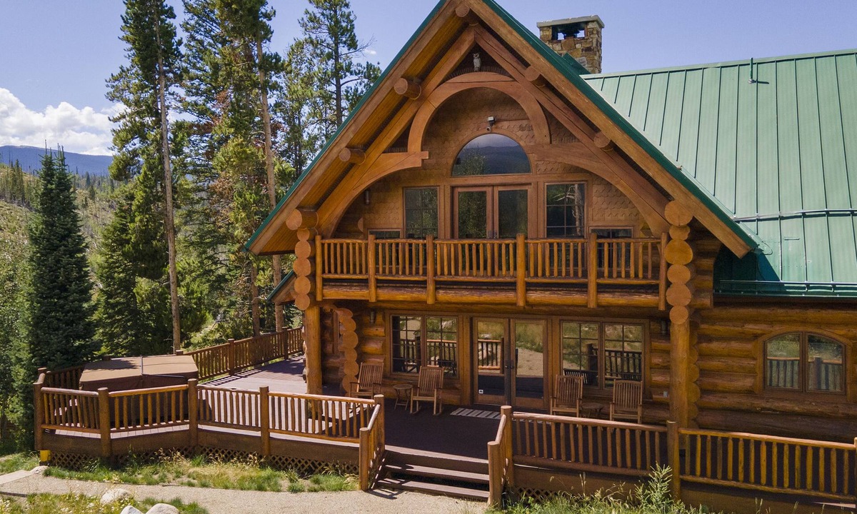 Hideaway Village South Cabin | Selah Vista Lodge 6 Bedroom Luxury Log Home