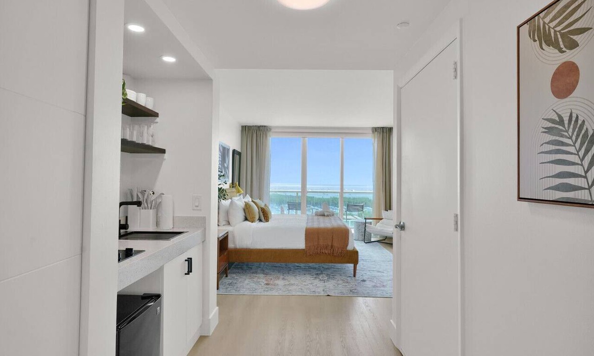 Coconut Grove Apartment | SF Tropical Paradise - Spacious 3/3