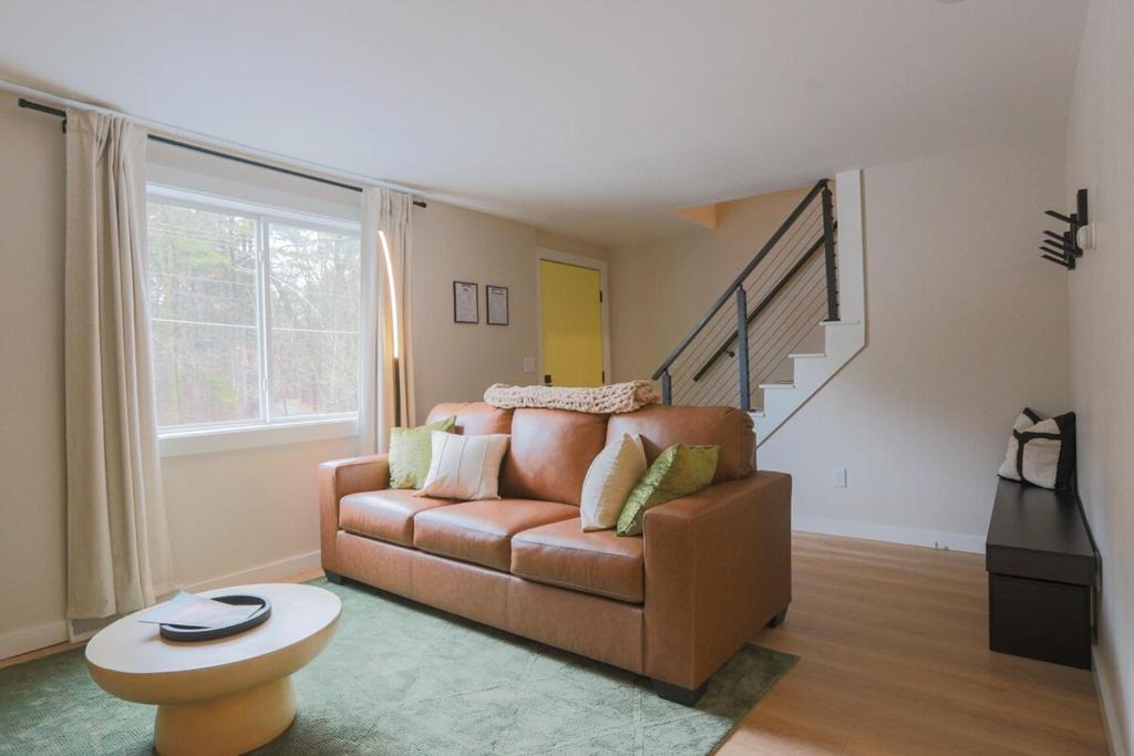 Malletts Bay Apartment | Shoreline Scandi Suite - Townhouse Near Trails