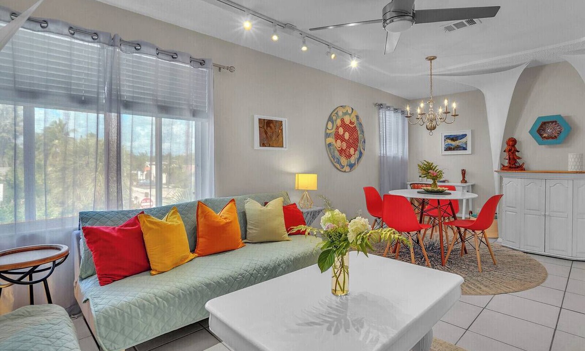 South Palm Park Neighborhood Association Apartment | Short Walk to Beach/Town-Artistic Apt., Gorgeous Garden W/Beautiful Shared Pool