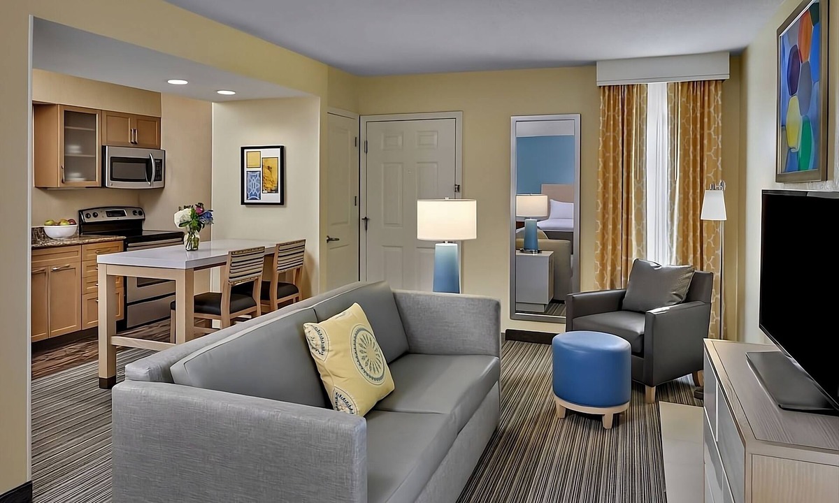 Middleburg Heights Hotel | Short Walk to Lake to Lake Western Trail Head! 2 Spacious Units W/Full Kitchen