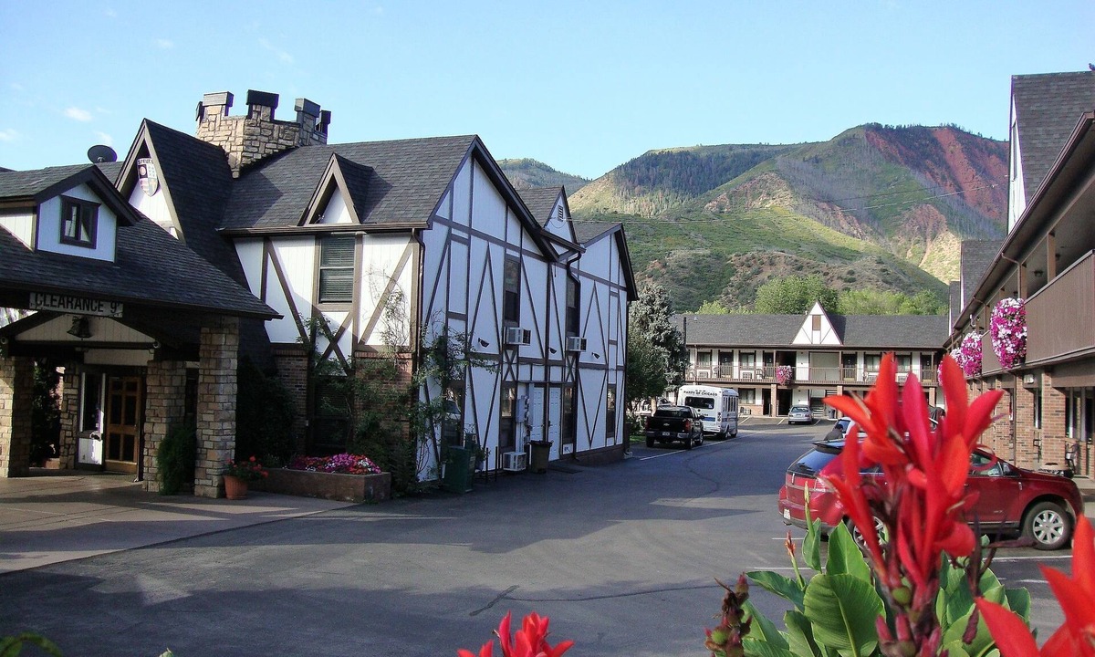 Glenwood Springs Hotel | Silver Spruce Inn