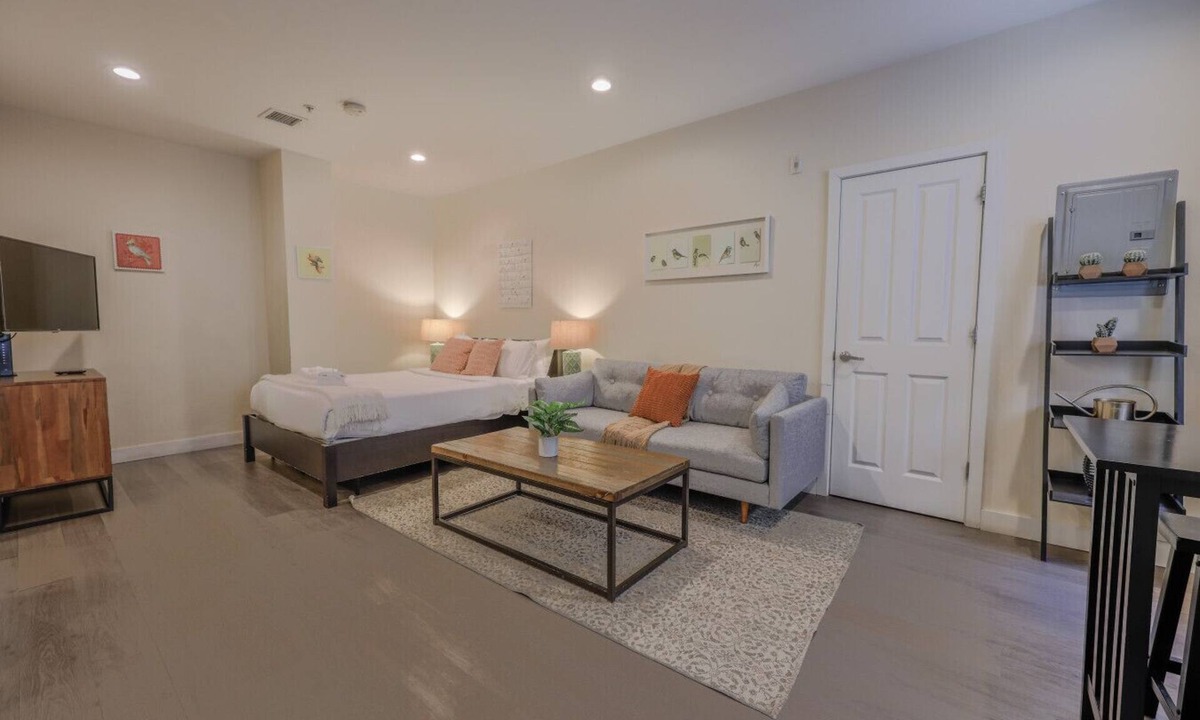 Boston Financial District Apartment | Simple Studio -Walk to MGH, Beacon Hill, North End