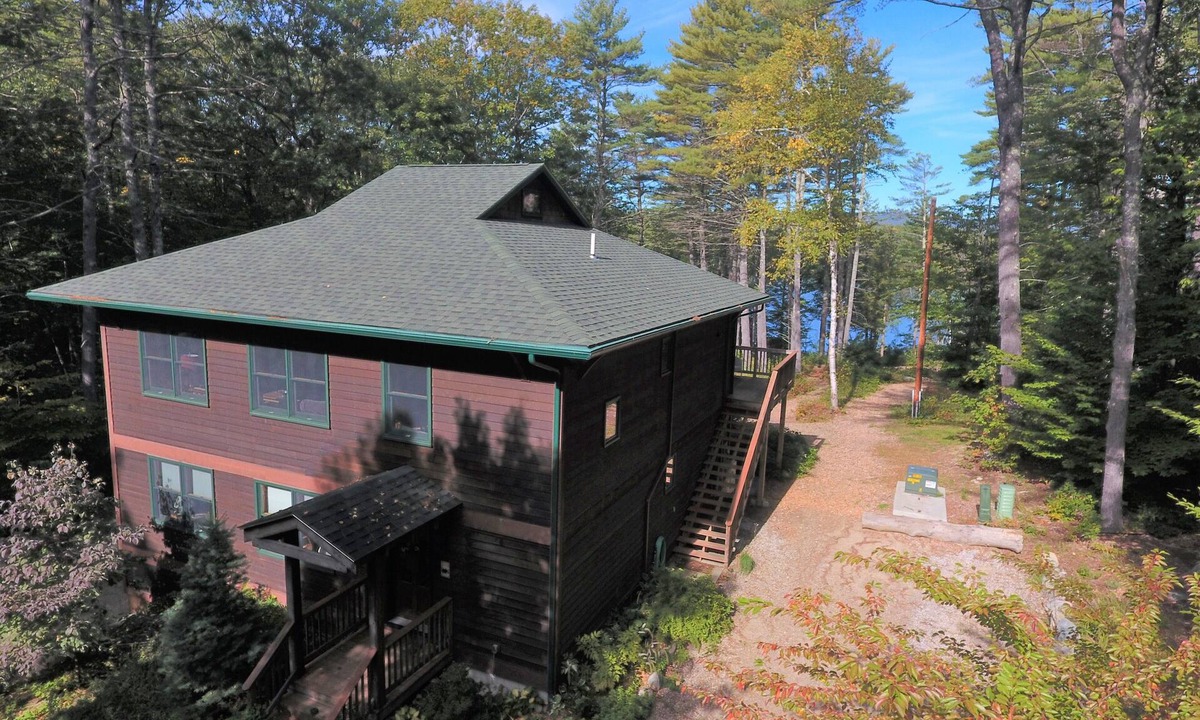 Moultonborough House | Singing Eagle Vacation Retreat