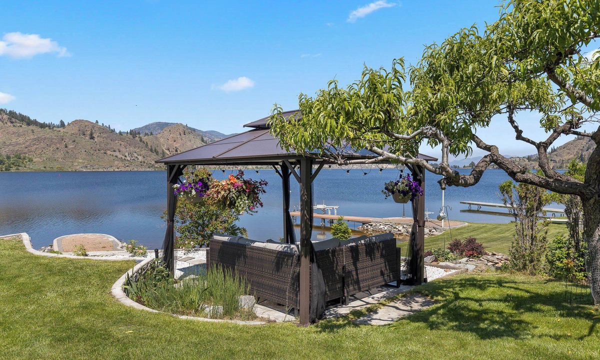 Okanagan-Similkameen Bed & Breakfast | Skaha Lakefront BnB | Book Your Stay Today!
