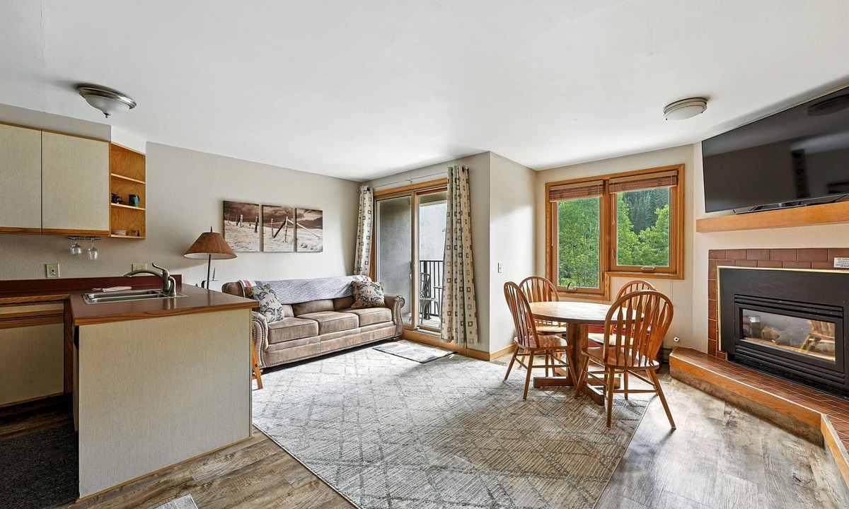 Winter Park Apartment | Ski in/ski out condo at Winter Park - cozy slopeside with pool, hot tub & more