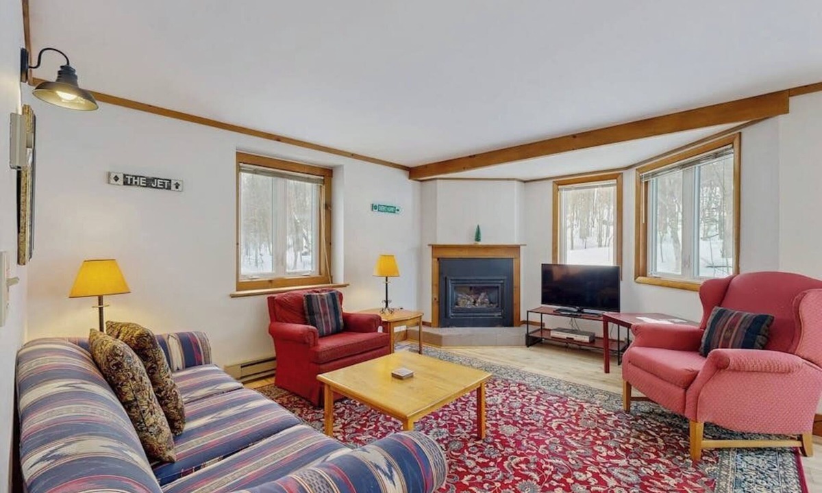 North Troy Condo | Ski-in/ski-out condo w/balcony, gas fireplace, mountain views, w/d, wifi