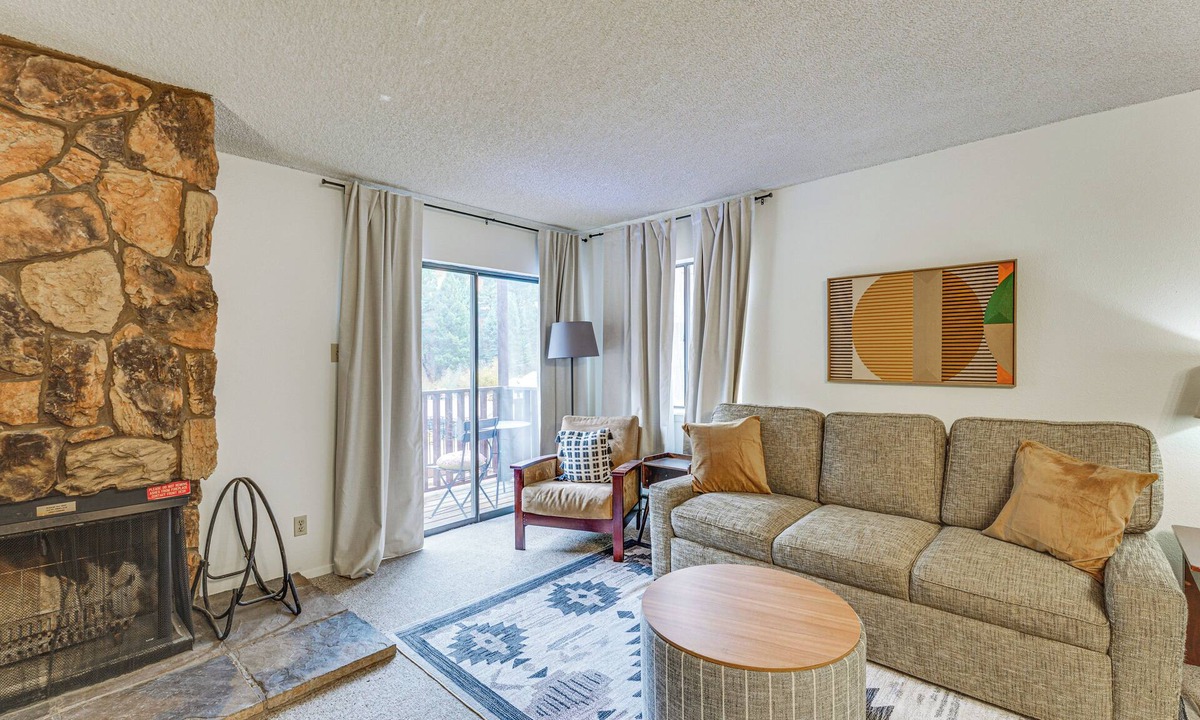 Red River Condo | Ski-In/Ski-Out Main Street Condo: Newly Renovated