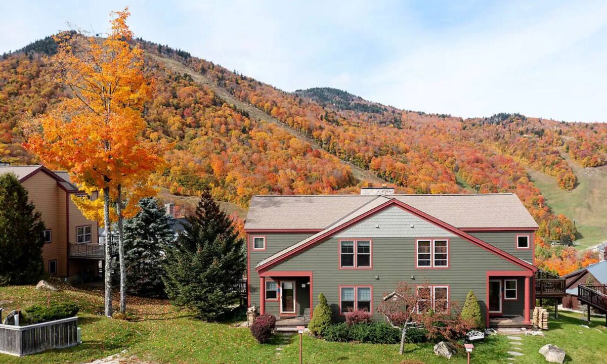 Killington House | Ski-on Ski-off w Private Hot Tub & Sauna!