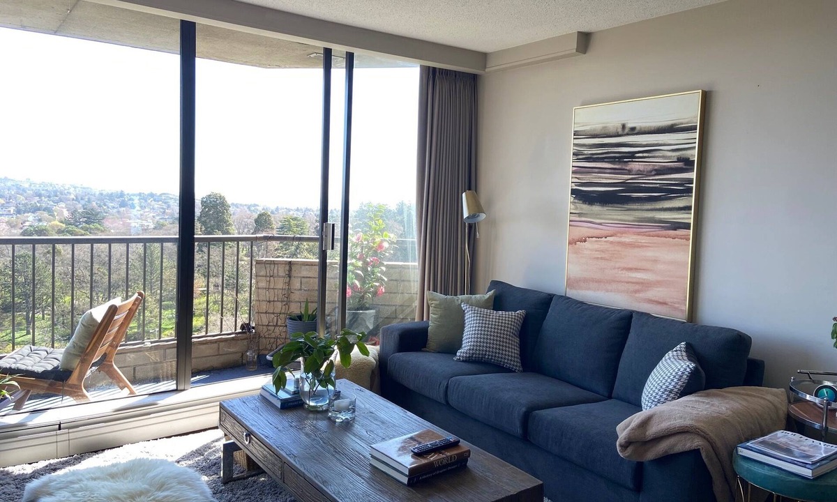 James Bay Apartment | Sky Studio