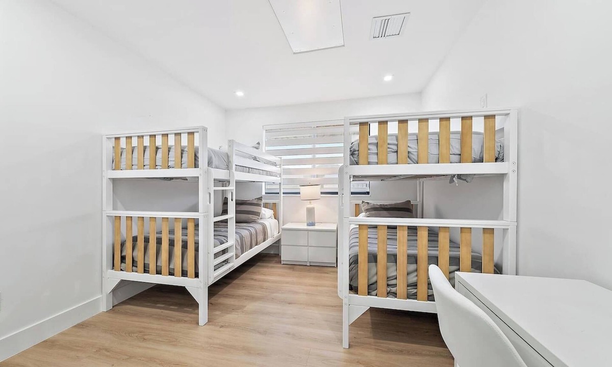 Palm Beach Gardens House | Sleeps 10 Pool Hot tub Games Mins to Beach
