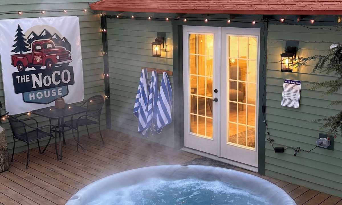 North Conway House | Sleeps 20 In Village 10 Bath Hot Tub