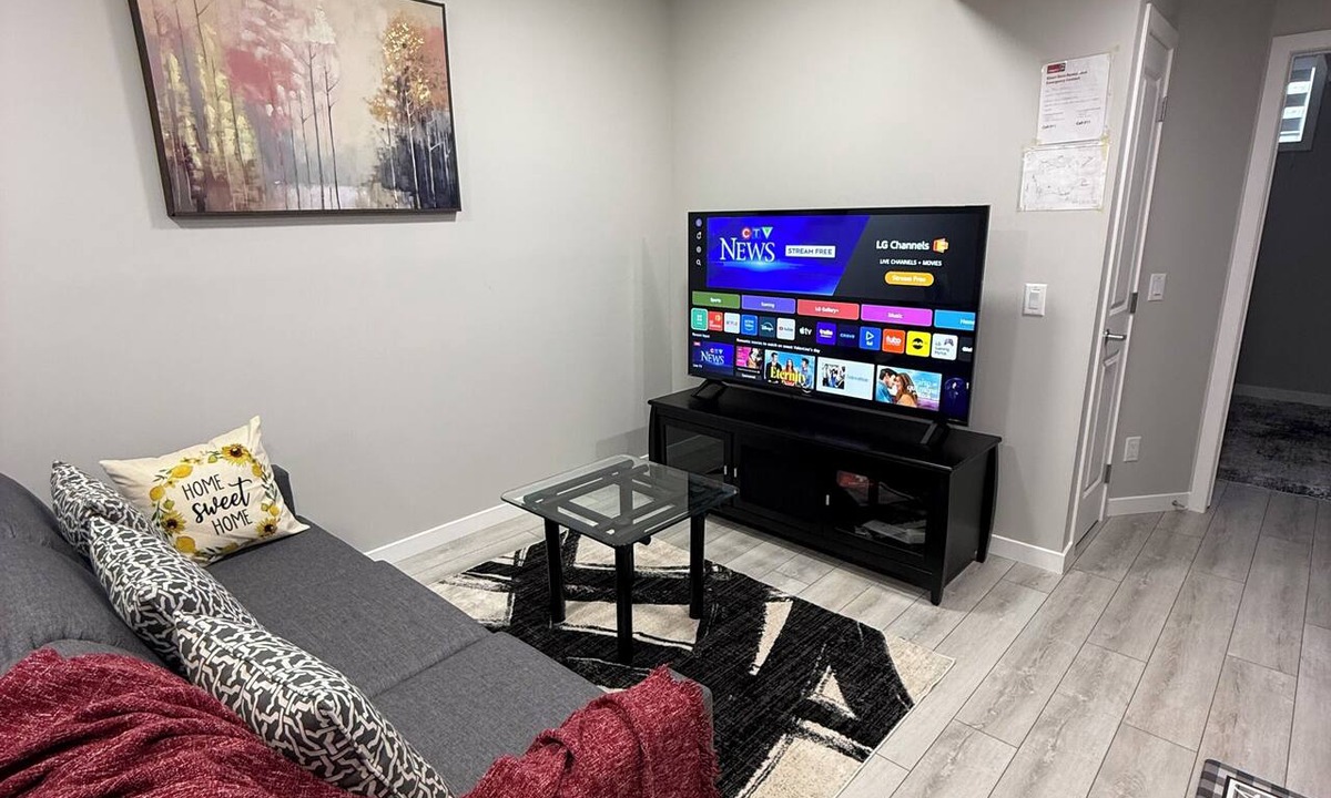 Northwest Calgary Apartment | Slice Of Paradise! 2 bdrm suite close to Stoney Trail and YYC airport