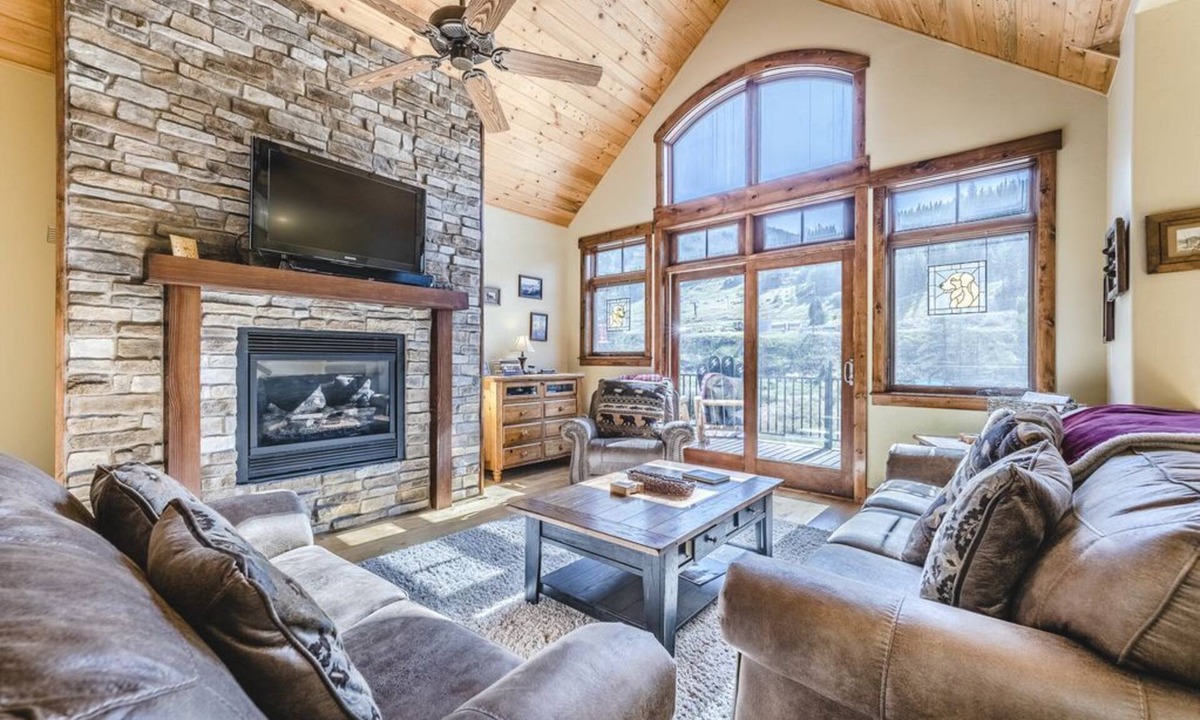 Old Town House | Slopeside Chalet 136 I Great Views I Steam Shower I Bunk Room I Discounted Attractions