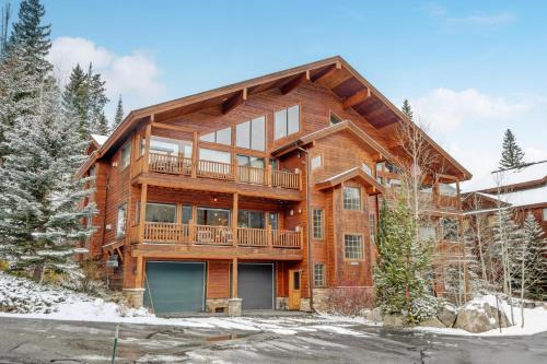 Old Town House | Slopeside Villa 97A I Hot Tub I Great Views I Activity Program