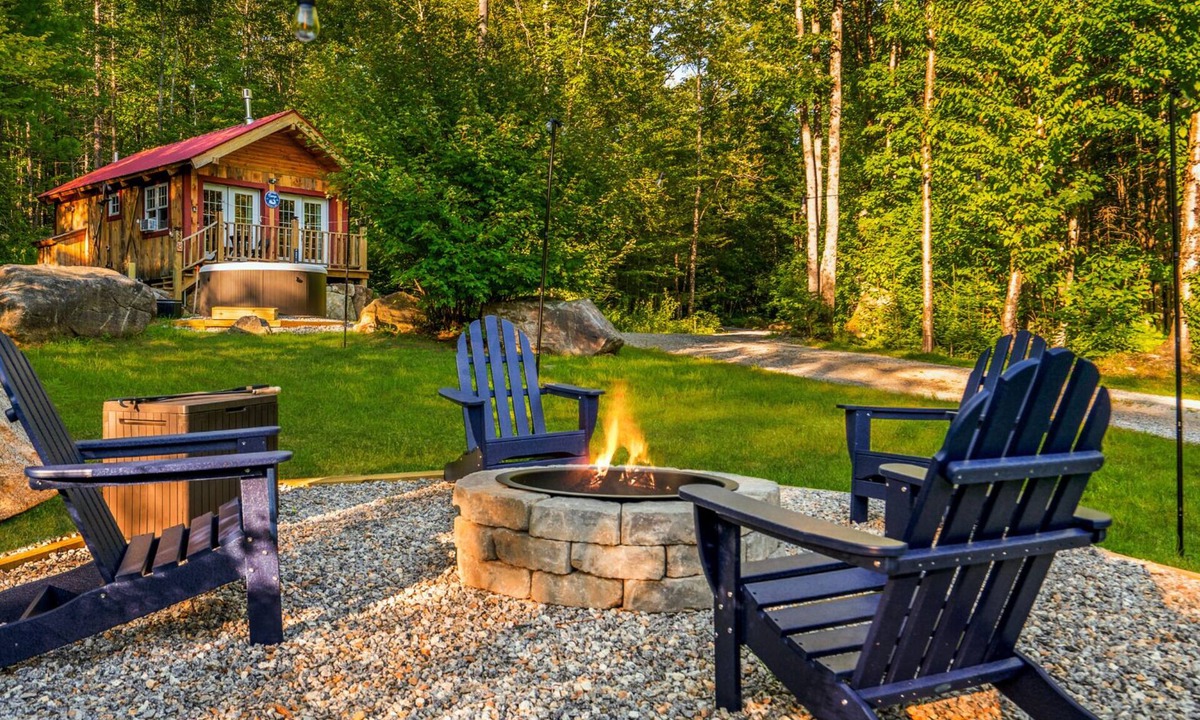 Bethel Cabin | Slow Mornings Hot Tub Nights Dogs Welcome