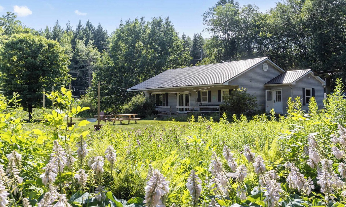 Jeffersonville House | Smuggs Mountain House w/Hot Tub, Sauna & River