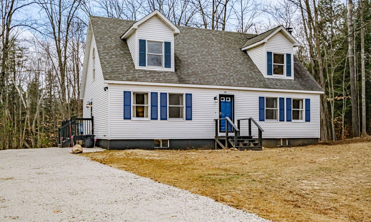 Bethel House | Snowy Owl - Dog friendly, Cozy Cape, 3 bedroom, 2 bath on dead end road!