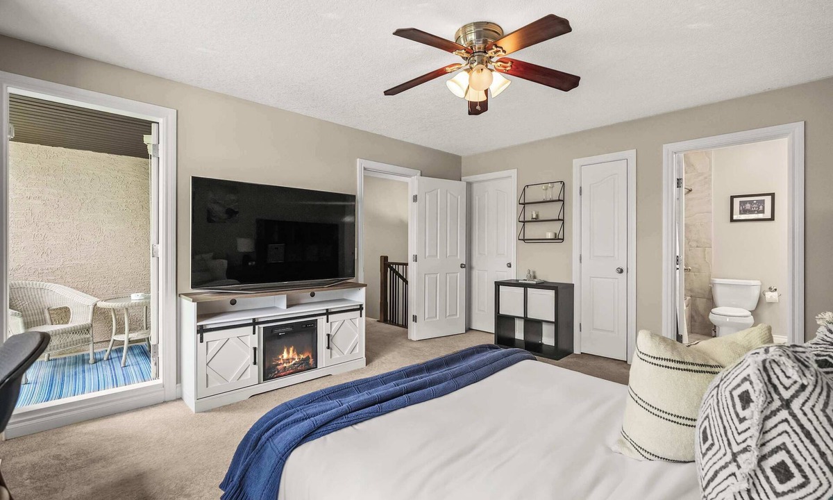 Bridgeland House | Social Haus | 3 Bedroom in Bridgeland | 65 Inch TV