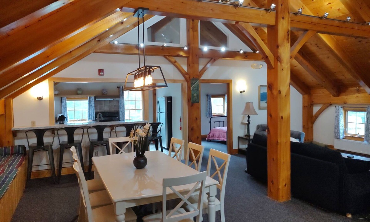 Salisbury House | Songadeewin Suite @ Waterhouses 3 bedroom,kitchen, bath, dining-family room