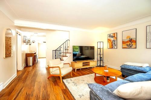 South Euclid House | South Euclid 4BR Luxe Escape with Game room and BBQ