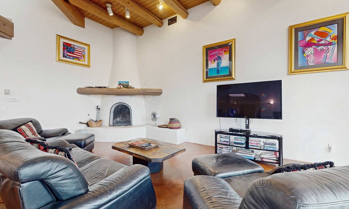 Ranchos De Taos House | Southwest Stunner - Hot Tub, Sauna & Game Room