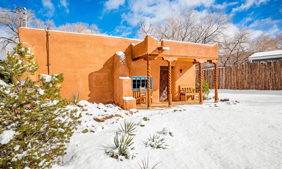 Taos House | Southwestern home with cozy fireplaces, grill & washer/dryer - near Taos Plaza