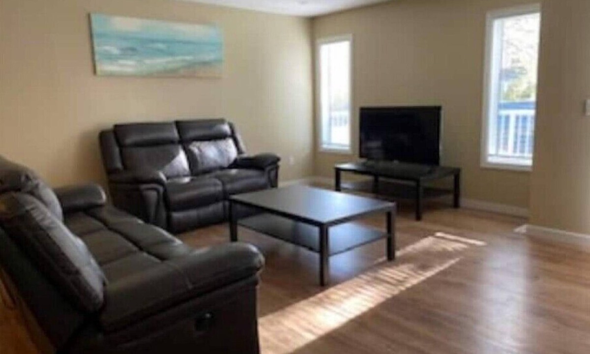 Regina House | Spacious 2 Bdm. Accessible.
