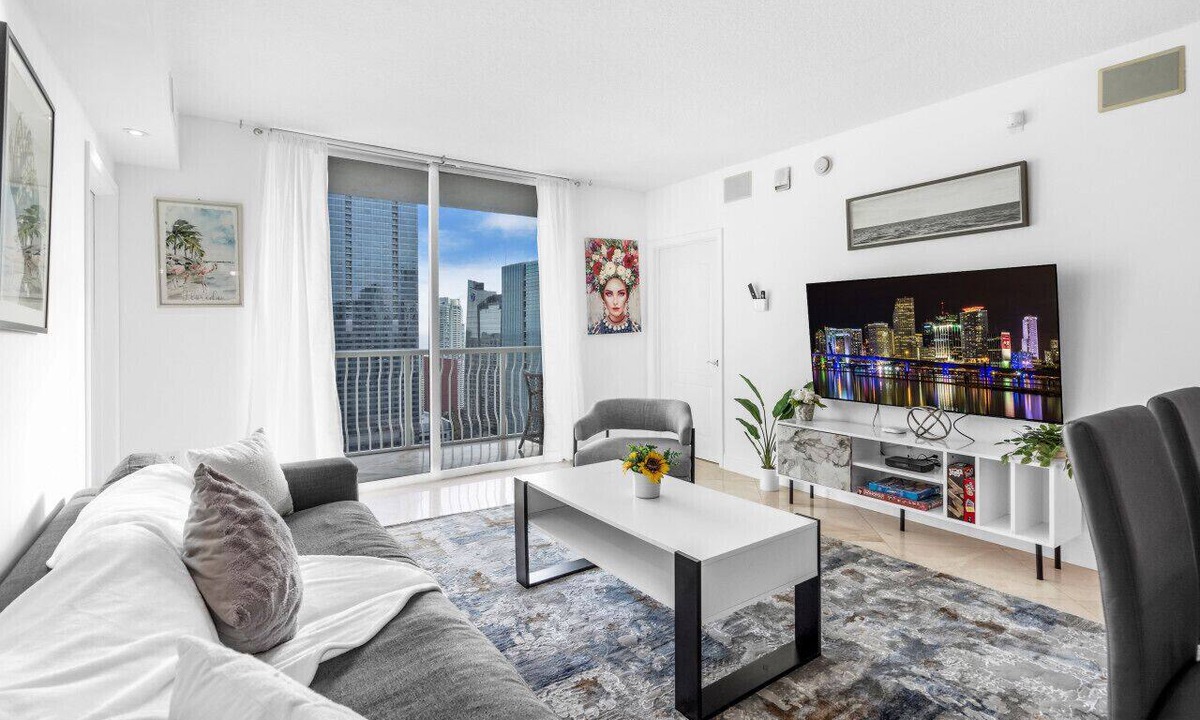 Brickell Apartment | Spacious 2 Bed Unit in Brickell with Free Parking