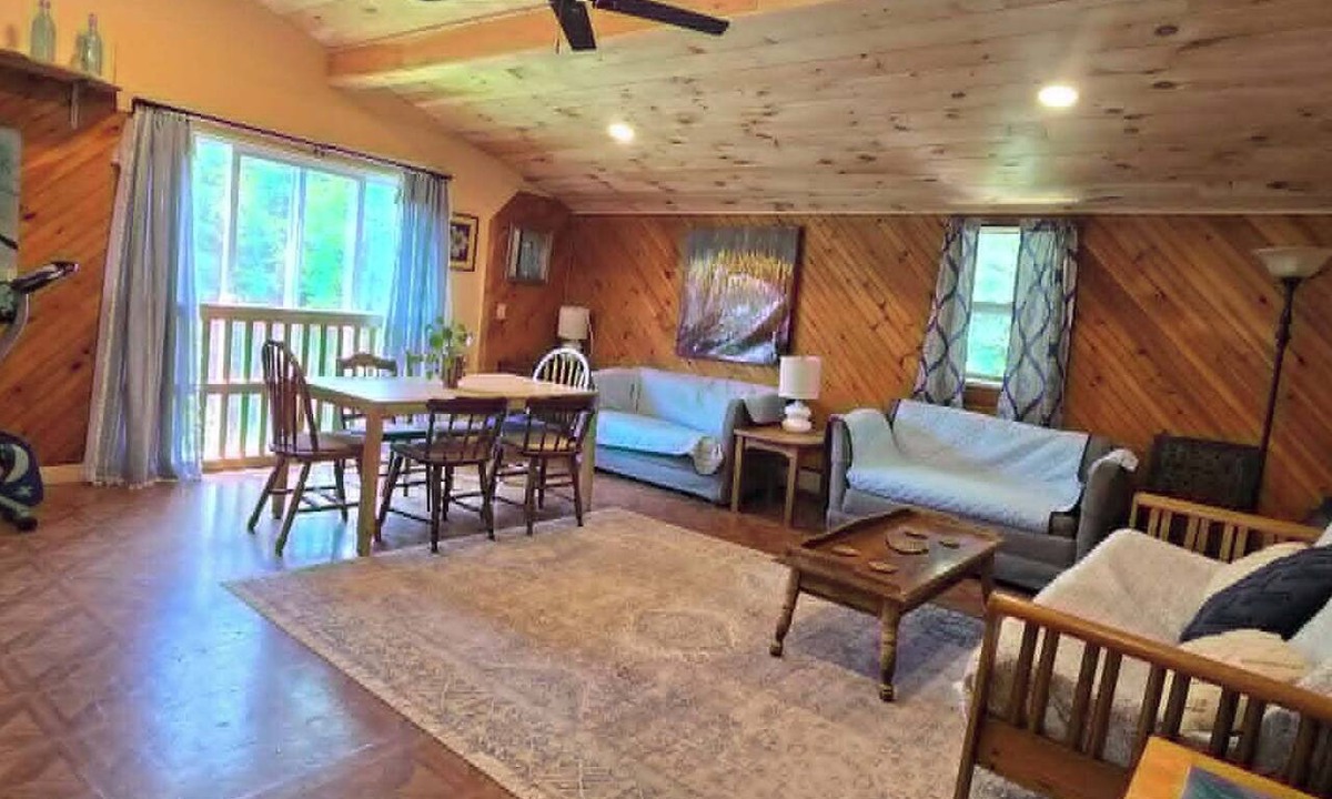 Lincolnville Apartment | Spacious 2-BR Apartment in Coastal Lincolnville purr-fect for the family