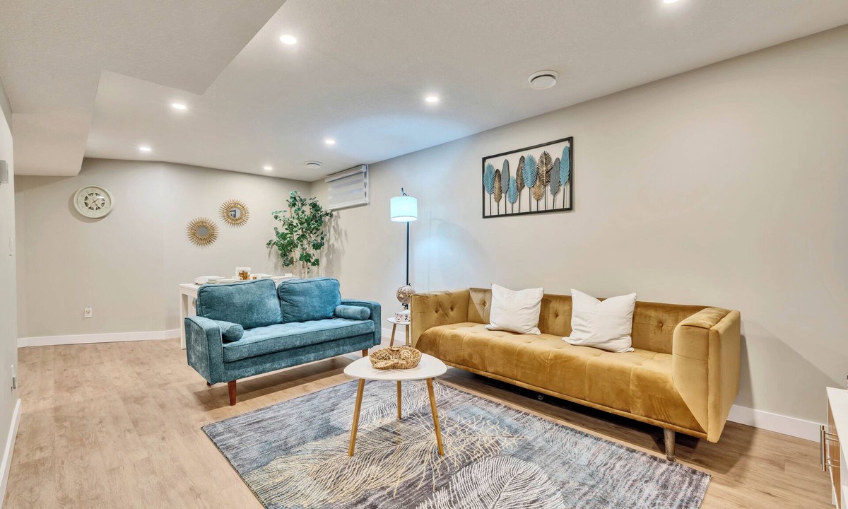 West Edmonton House | Spacious 3-Bedroom Suite, Steps from West Edmonton Mall