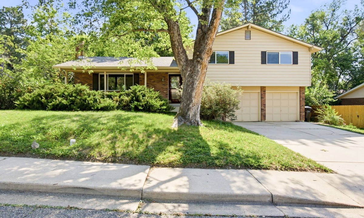 Gunbarrel House | Spacious 3BR | Kids Playset + Toys | Mountain View