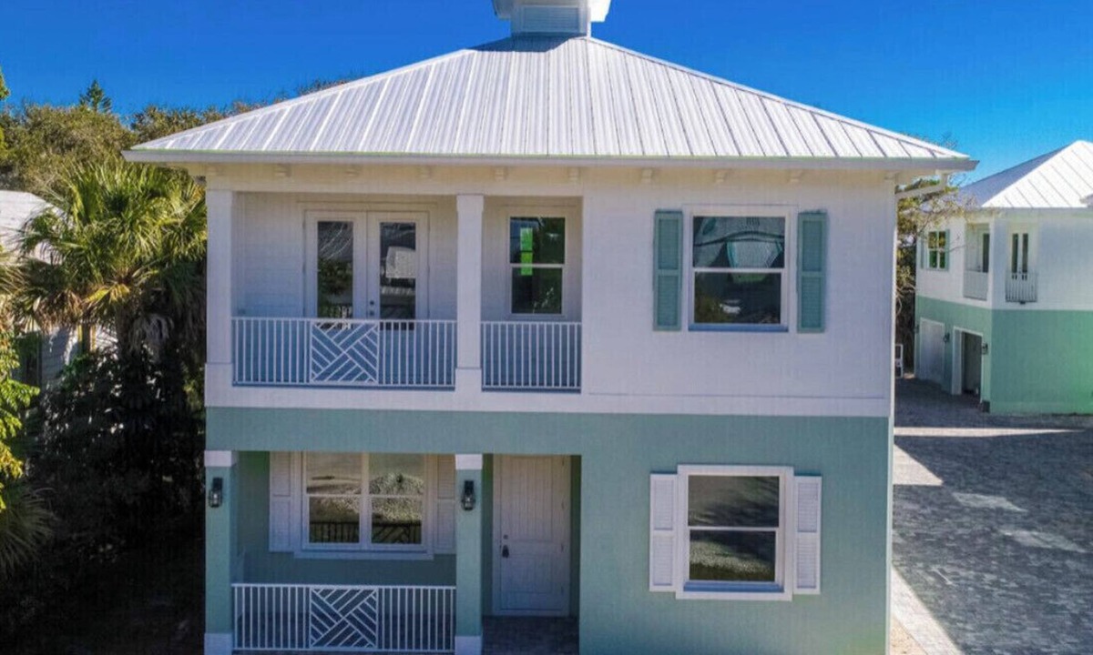 Stuart Condo | Spacious 3BR with Garage, Walking distant to Downtown