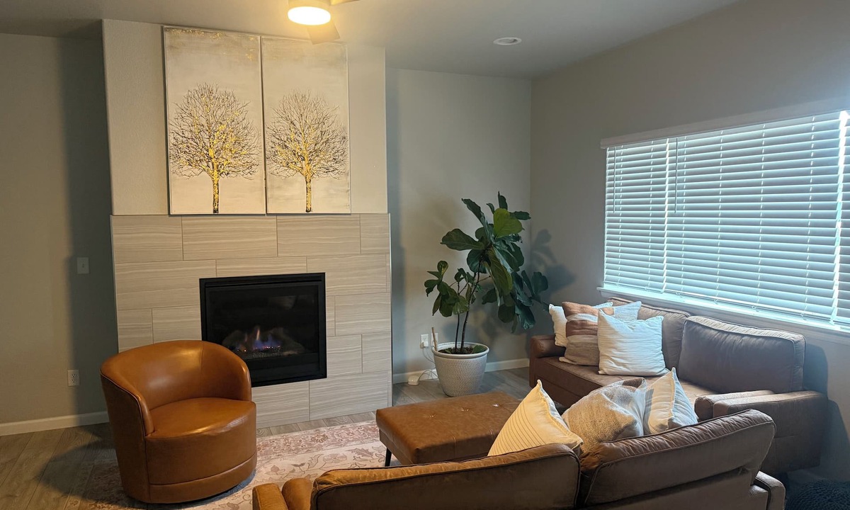 Gill House | Spacious 4-bedroom 3.5 bathrooms house in charming Milliken
